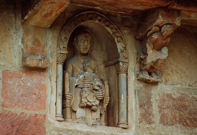 Détail de la façade, Vierge à l'enfant